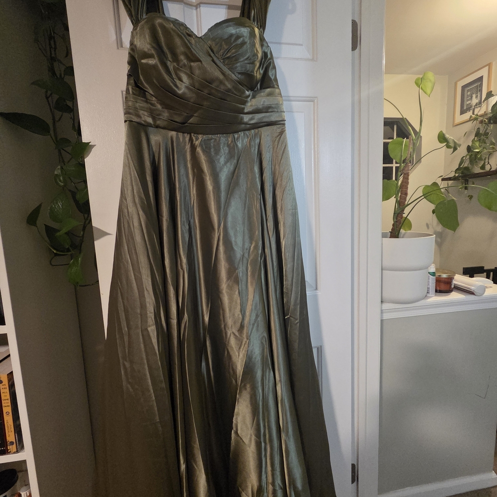 Elegant Green Evening Gown